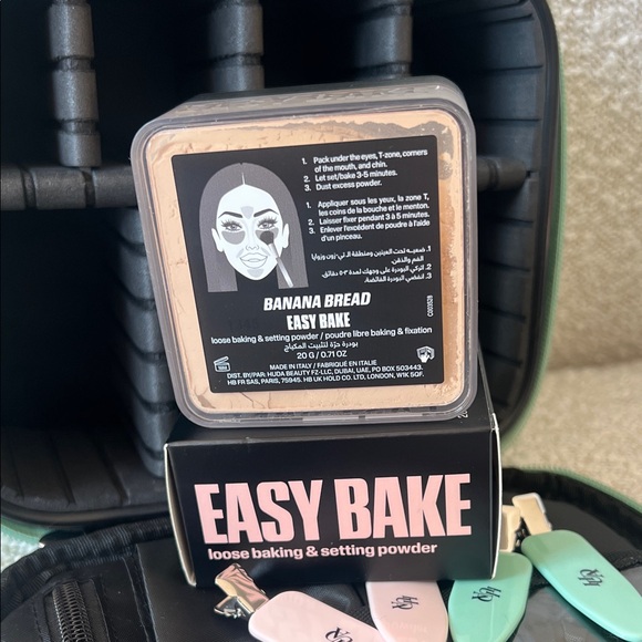 Huda Beauty Banana Bread Powder + Makeup Organizers - Picture 10 of 11